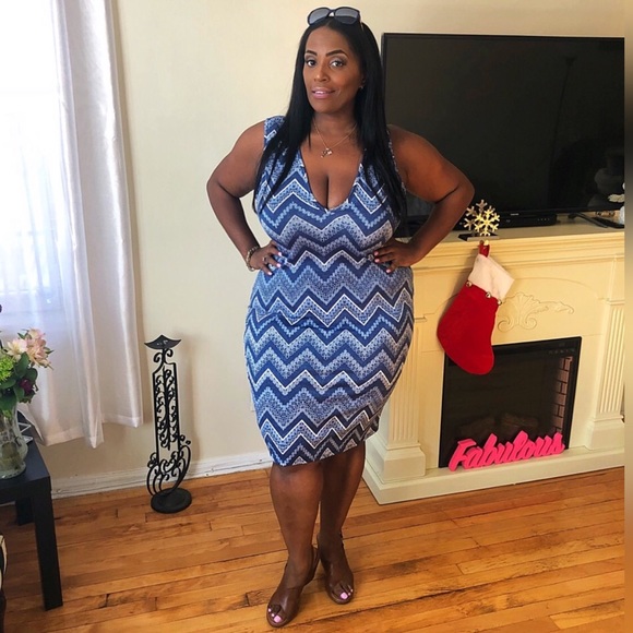 Navy/White Plus Size BodyCon Dress - Picture 2 of 8